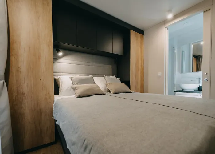 Hary House Mobile